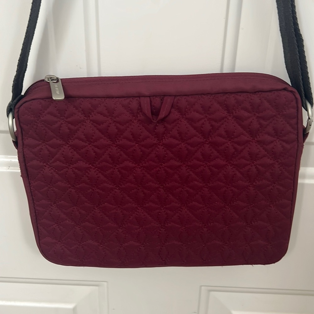 Belkin 11x9 padded iPad bag maroon and dark gray
